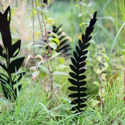 Jungle Black Ground Stakes - 45cm (Assorted Designs) -Garden & Outdoors 13981010 5065005324354836